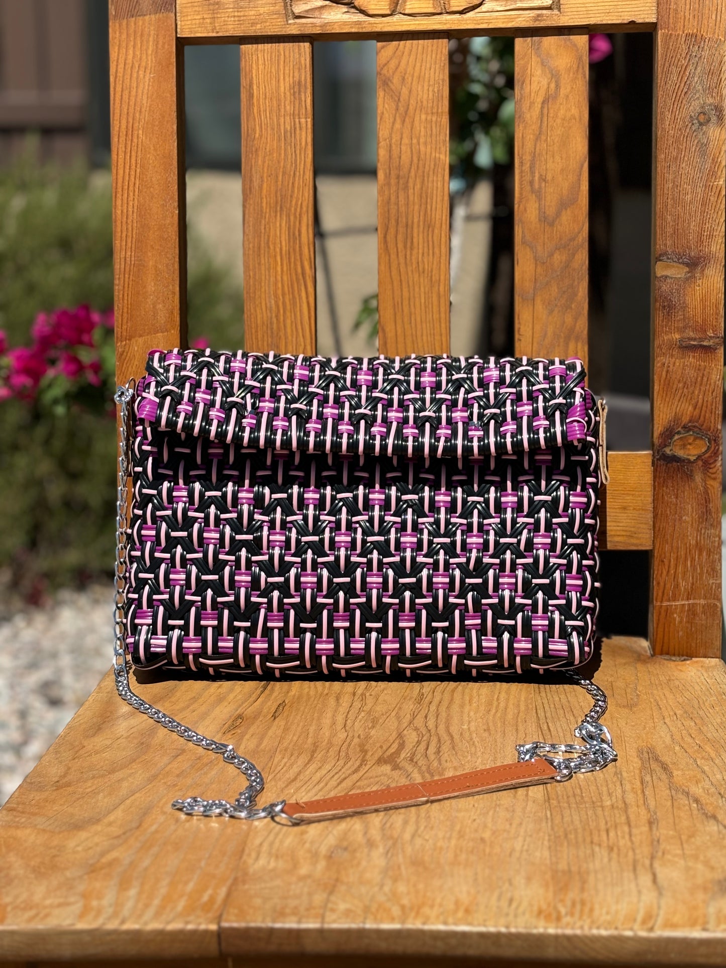 Coqueta Crossbody- Black&Pink