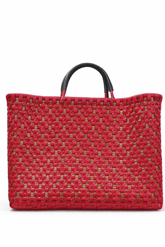 Pre-order “La Deseada”